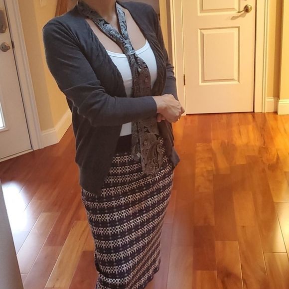 LOFT L/S Grey Gathered V Neck Pearl Button Cardi - Picture 2 of 10